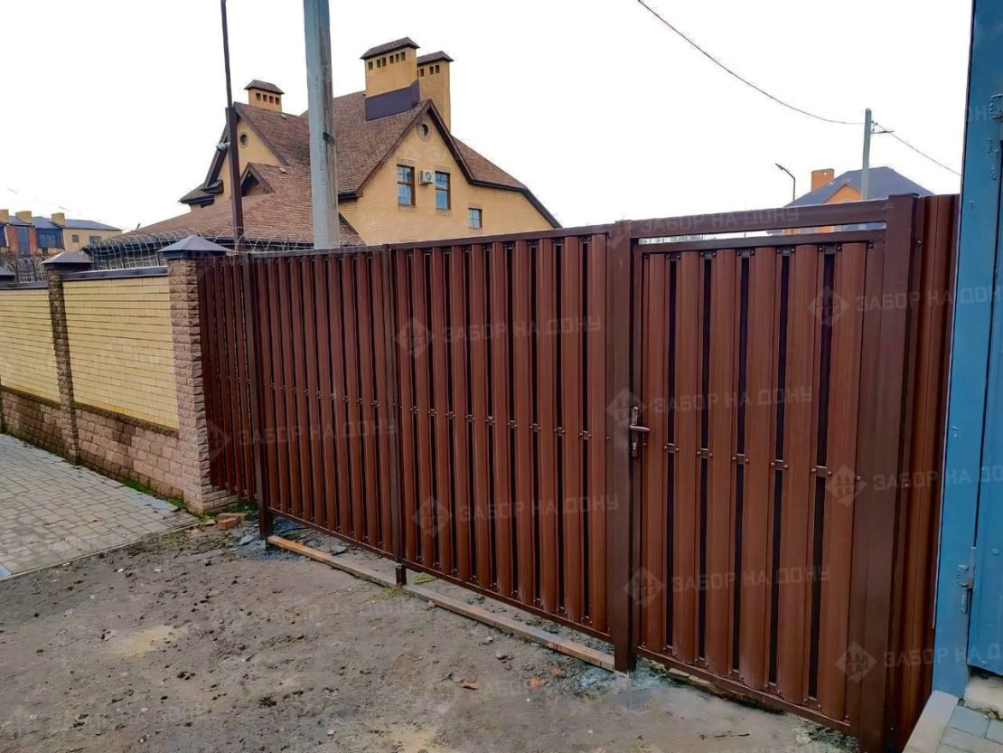 Распашные ворота из евроштакетника  в Кропоткине